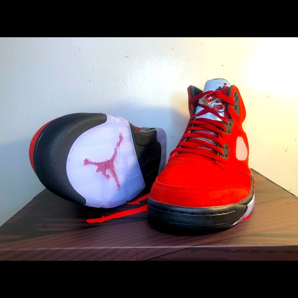 ⚠️SOLD⚠️Air Jordan 5 Retro “Raging Bull”